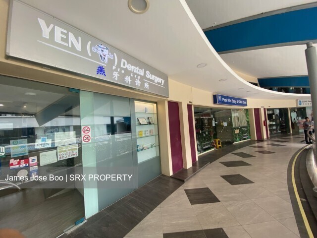 Elias Mall (D18), Retail #597353991